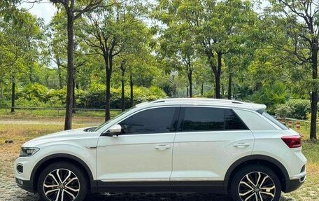 Volkswagen T-Roc I, 2022 год, 1 554 777 рублей, 3 фотография