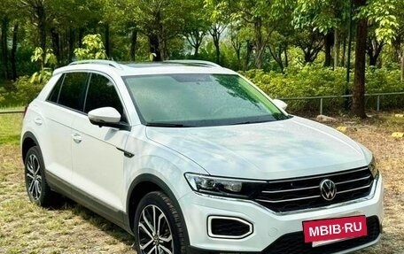 Volkswagen T-Roc I, 2022 год, 1 554 777 рублей, 8 фотография