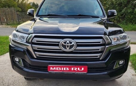 Toyota Land Cruiser 200, 2019 год, 6 700 000 рублей, 2 фотография