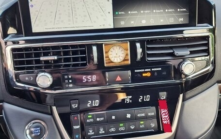Toyota Land Cruiser 200, 2019 год, 6 700 000 рублей, 21 фотография