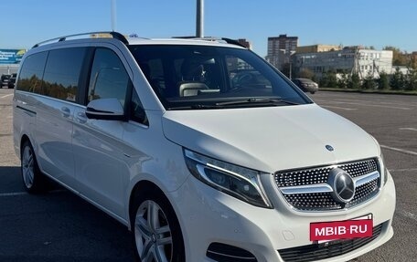 Mercedes-Benz V-Класс, 2014 год, 2 990 000 рублей, 3 фотография