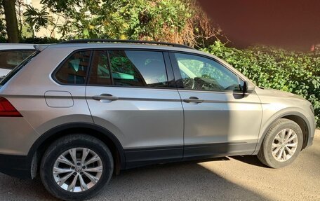 Volkswagen Tiguan II, 2019 год, 2 800 000 рублей, 3 фотография