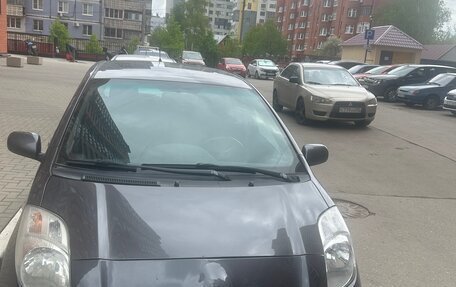 Toyota Yaris III рестайлинг, 2008 год, 700 000 рублей, 1 фотография