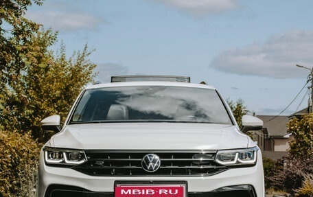 Volkswagen Tiguan II, 2021 год, 3 990 000 рублей, 4 фотография