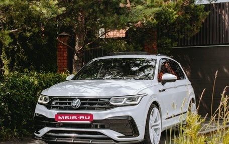 Volkswagen Tiguan II, 2021 год, 3 990 000 рублей, 7 фотография