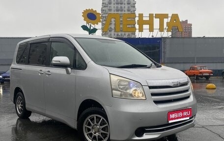 Toyota Noah III, 2007 год, 1 380 000 рублей, 1 фотография
