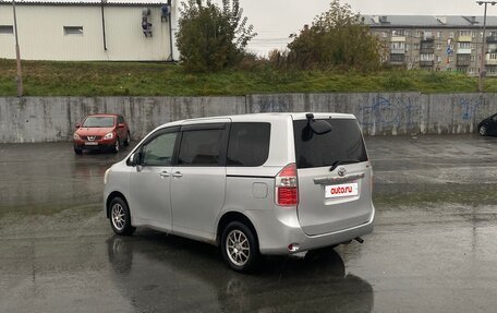 Toyota Noah III, 2007 год, 1 380 000 рублей, 10 фотография