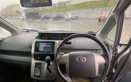 Toyota Noah III, 2007 год, 1 380 000 рублей, 17 фотография