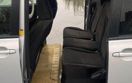 Toyota Noah III, 2007 год, 1 380 000 рублей, 22 фотография