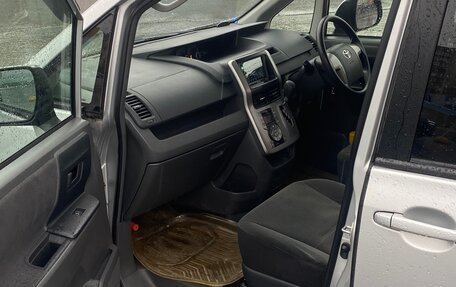 Toyota Noah III, 2007 год, 1 380 000 рублей, 21 фотография