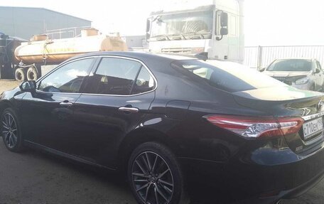 Toyota Camry, 2022 год, 3 300 000 рублей, 10 фотография