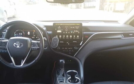 Toyota Camry, 2022 год, 3 300 000 рублей, 3 фотография