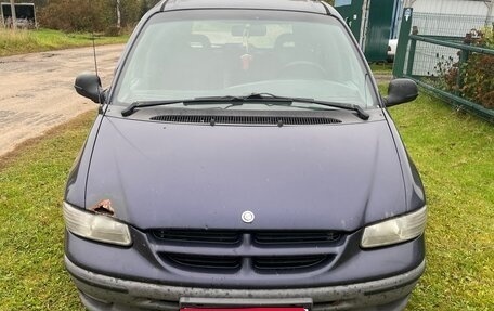 Chrysler Voyager III, 1999 год, 275 000 рублей, 1 фотография