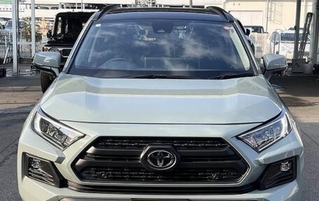 Toyota RAV4, 2023 год, 3 433 000 рублей, 2 фотография