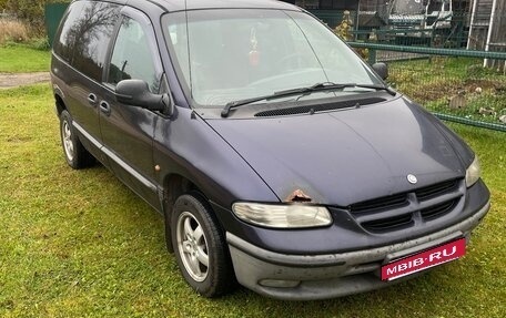 Chrysler Voyager III, 1999 год, 275 000 рублей, 2 фотография