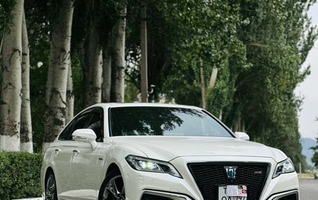 Toyota Crown, 2019 год, 3 200 000 рублей, 2 фотография