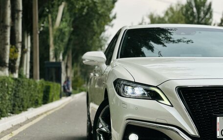 Toyota Crown, 2019 год, 3 200 000 рублей, 3 фотография