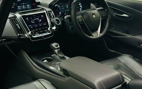 Toyota Crown, 2019 год, 3 200 000 рублей, 7 фотография