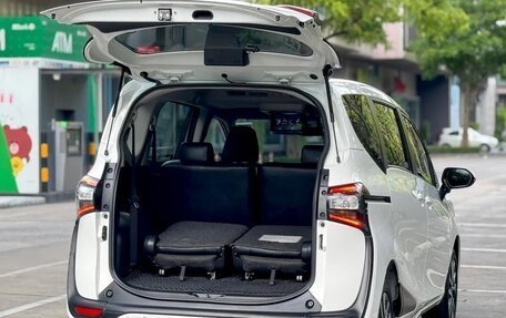Toyota Sienta II, 2017 год, 1 370 000 рублей, 17 фотография