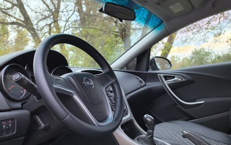 Opel Astra J, 2011 год, 645 000 рублей, 27 фотография