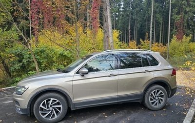 Volkswagen Tiguan II, 2018 год, 2 400 000 рублей, 1 фотография