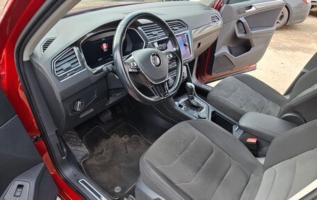 Volkswagen Tiguan II, 2018 год, 2 350 000 рублей, 10 фотография