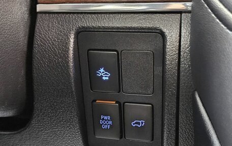 Toyota Land Cruiser 200, 2016 год, 6 769 000 рублей, 32 фотография
