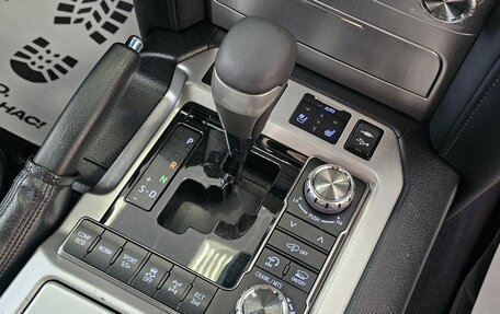 Toyota Land Cruiser 200, 2016 год, 6 769 000 рублей, 31 фотография