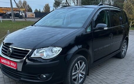 Volkswagen Touran III, 2008 год, 780 000 рублей, 1 фотография