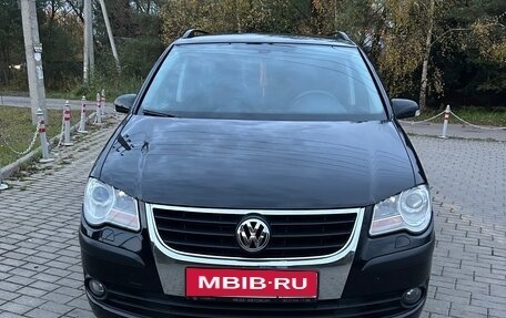 Volkswagen Touran III, 2008 год, 780 000 рублей, 2 фотография