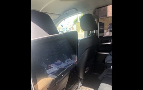 Toyota Land Cruiser 200, 2019 год, 8 000 000 рублей, 2 фотография