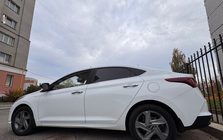 Hyundai Solaris II рестайлинг, 2020 год, 1 800 000 рублей, 1 фотография