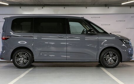 Volkswagen Multivan, 2022 год, 4 500 000 рублей, 8 фотография