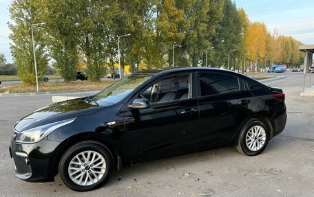 KIA Rio IV, 2018 год, 1 400 000 рублей, 2 фотография