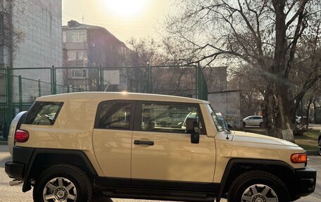 Toyota FJ Cruiser, 2022 год, 6 500 000 рублей, 2 фотография
