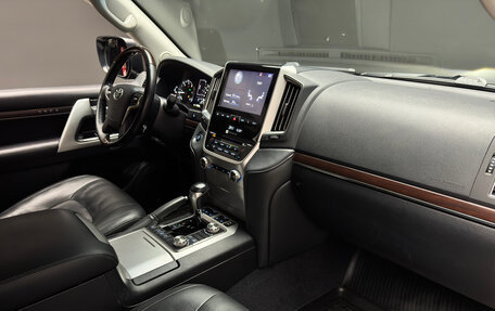 Toyota Land Cruiser 200, 2018 год, 6 800 000 рублей, 22 фотография
