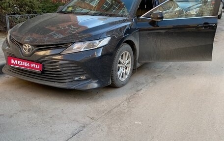 Toyota Camry, 2018 год, 2 450 000 рублей, 3 фотография