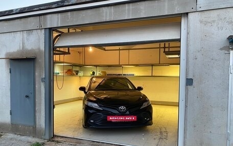 Toyota Camry, 2018 год, 2 450 000 рублей, 8 фотография