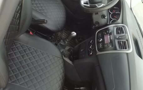 Renault Logan II, 2019 год, 560 000 рублей, 4 фотография