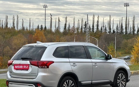 Mitsubishi Outlander III рестайлинг 3, 2019 год, 1 695 000 рублей, 7 фотография