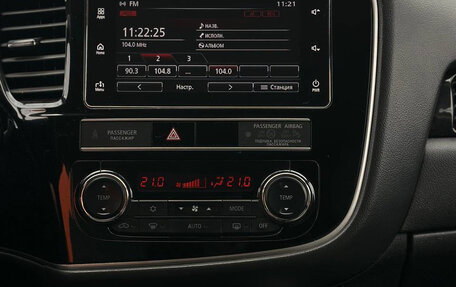 Mitsubishi Outlander III рестайлинг 3, 2019 год, 1 695 000 рублей, 11 фотография