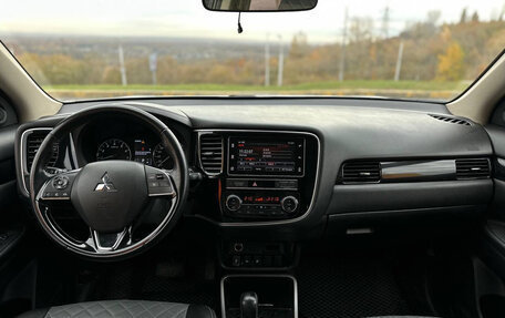 Mitsubishi Outlander III рестайлинг 3, 2019 год, 1 695 000 рублей, 9 фотография