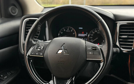 Mitsubishi Outlander III рестайлинг 3, 2019 год, 1 695 000 рублей, 10 фотография