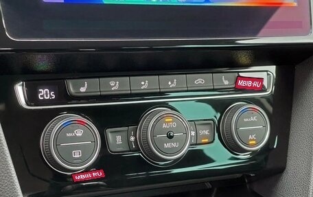 Volkswagen Passat B8 рестайлинг, 2020 год, 3 700 000 рублей, 23 фотография