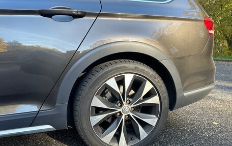 Volkswagen Passat B8 рестайлинг, 2017 год, 2 390 000 рублей, 34 фотография