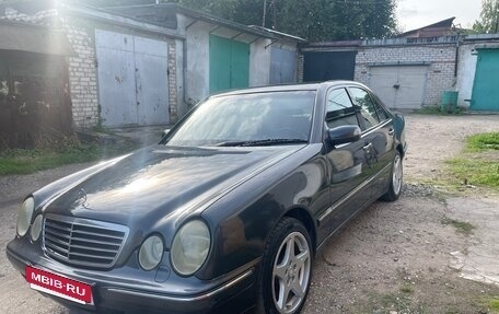 Mercedes-Benz E-Класс, 2001 год, 589 000 рублей, 4 фотография