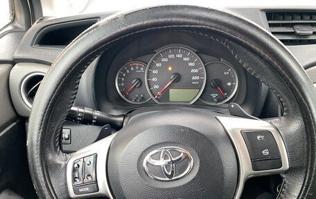 Toyota Yaris III рестайлинг, 2013 год, 1 000 000 рублей, 6 фотография