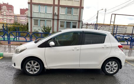 Toyota Yaris III рестайлинг, 2013 год, 1 000 000 рублей, 2 фотография