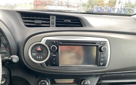 Toyota Yaris III рестайлинг, 2013 год, 1 000 000 рублей, 7 фотография