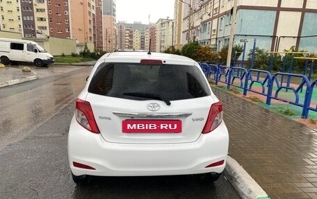 Toyota Yaris III рестайлинг, 2013 год, 1 000 000 рублей, 4 фотография